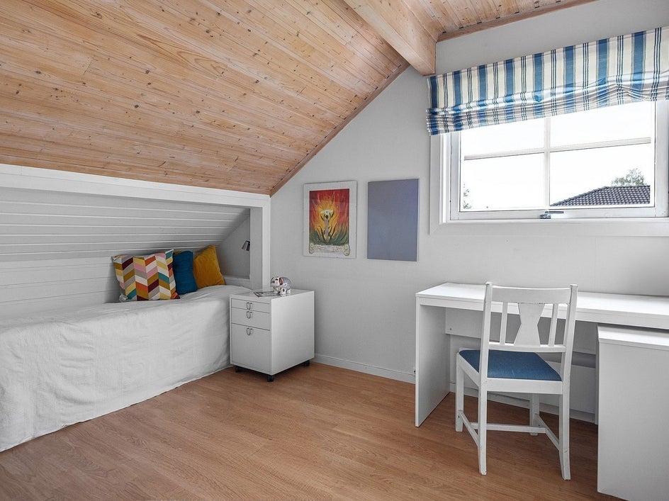 After: The same interior with rug, pencil, and other distractions removed